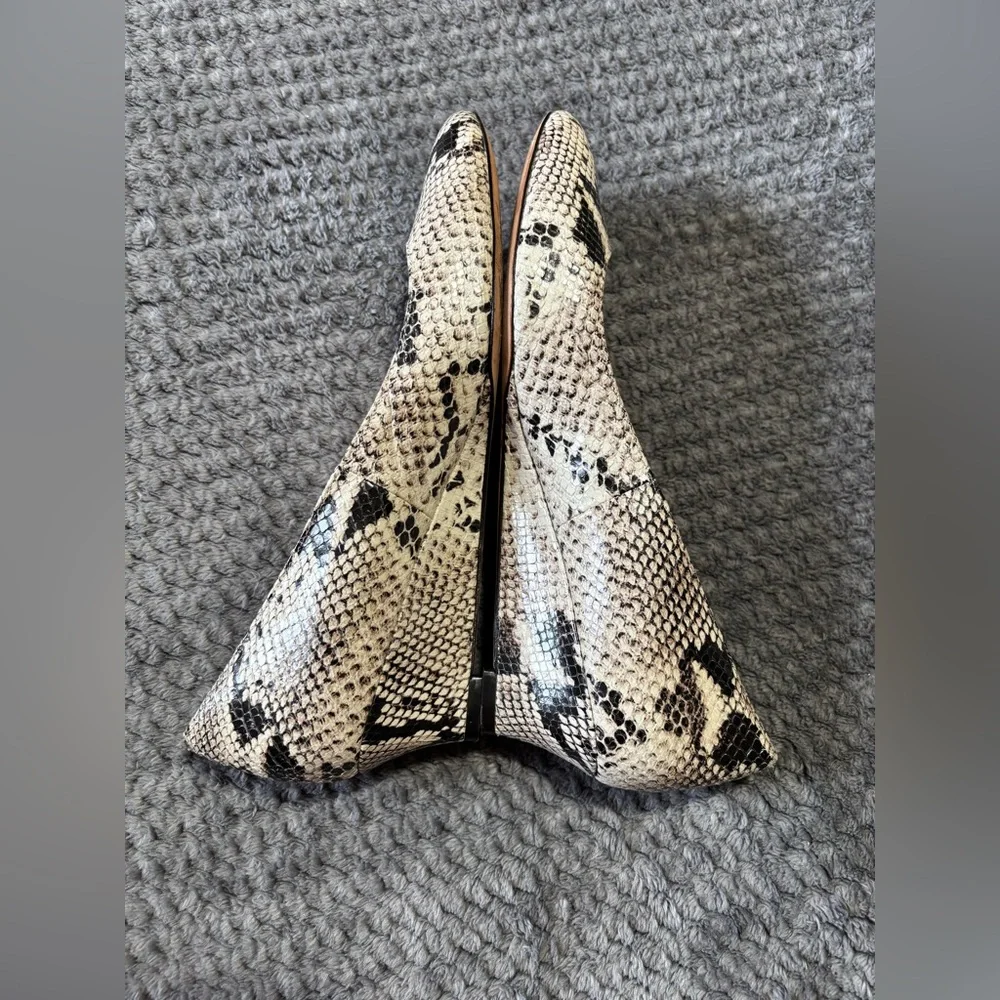 Cole Haan Bethany Heels pumps Black and Cream Snakeskin. Size 7.5